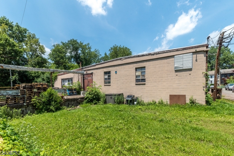 4 7th St Property Photo 8