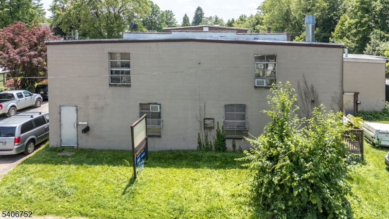 4 7th St Property Photo 9