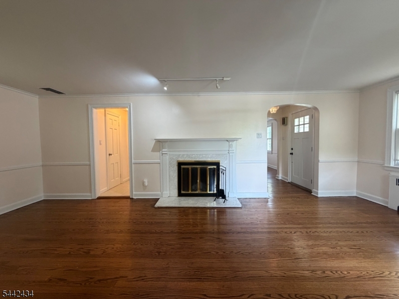 324 E Cedar St Property Photo 1