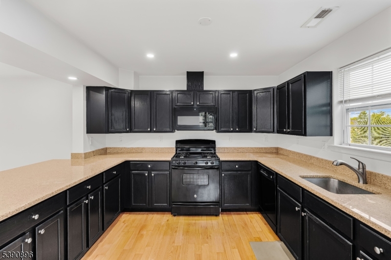 8 Alfred Ave Property Photo 8