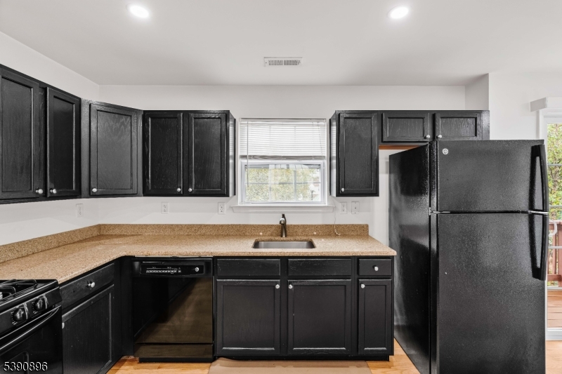 8 Alfred Ave Property Photo 9