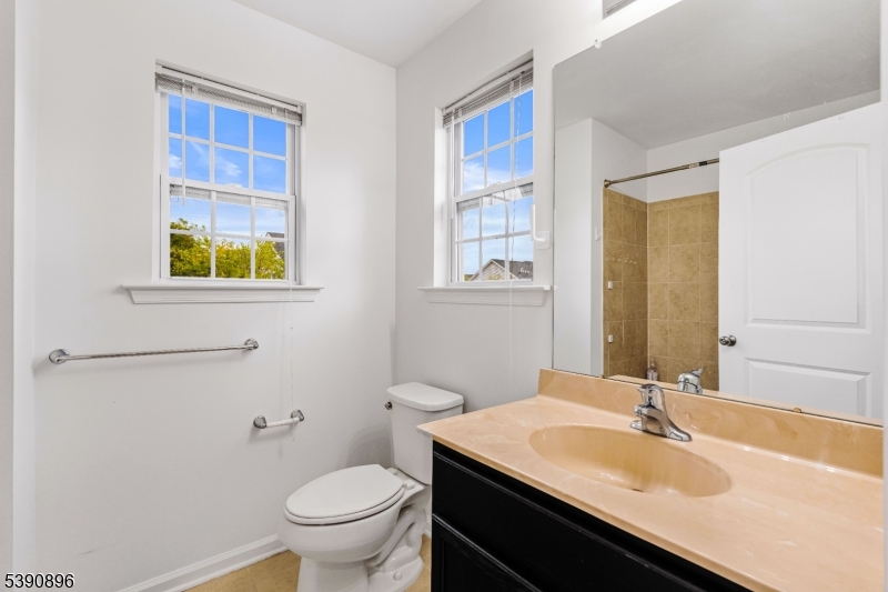 8 Alfred Ave Property Photo 22
