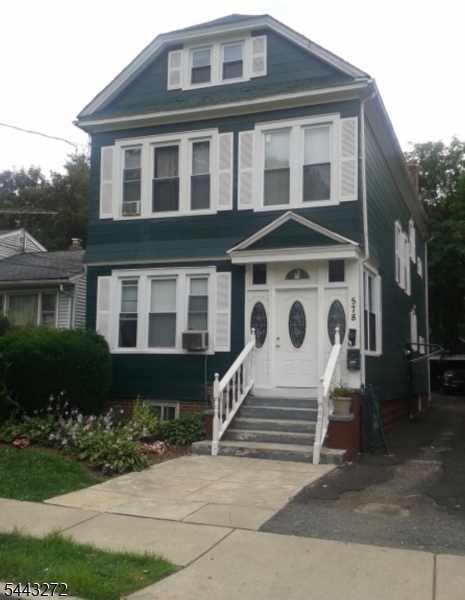 578 Morris St Property Photo 1