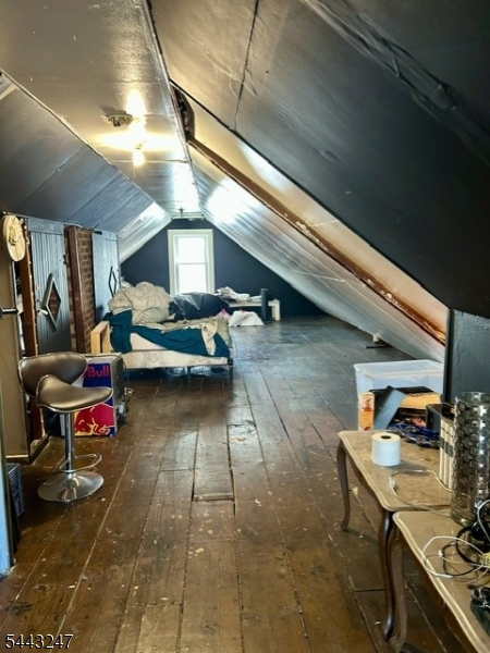 523 Richmond St Property Photo 10