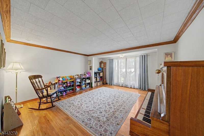131 18th Ave Property Photo 5