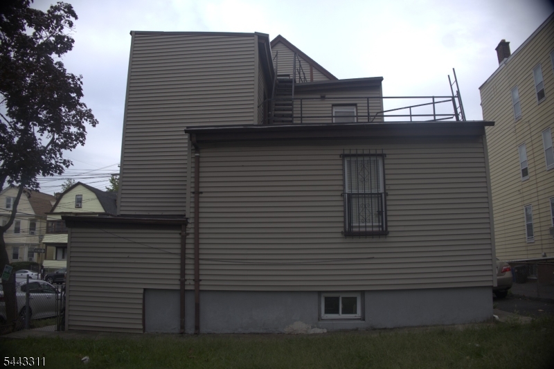 470 Nye Ave Property Photo 2