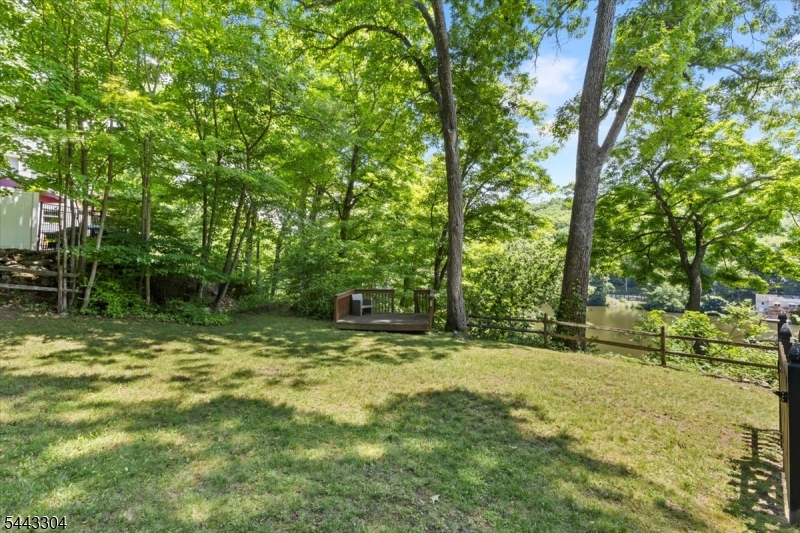 904 E End Rd Property Photo 36