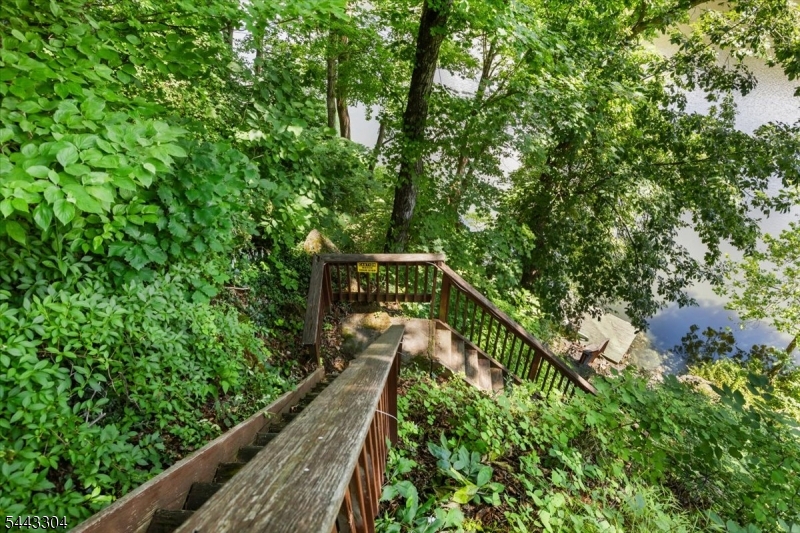 904 E End Rd Property Photo 39