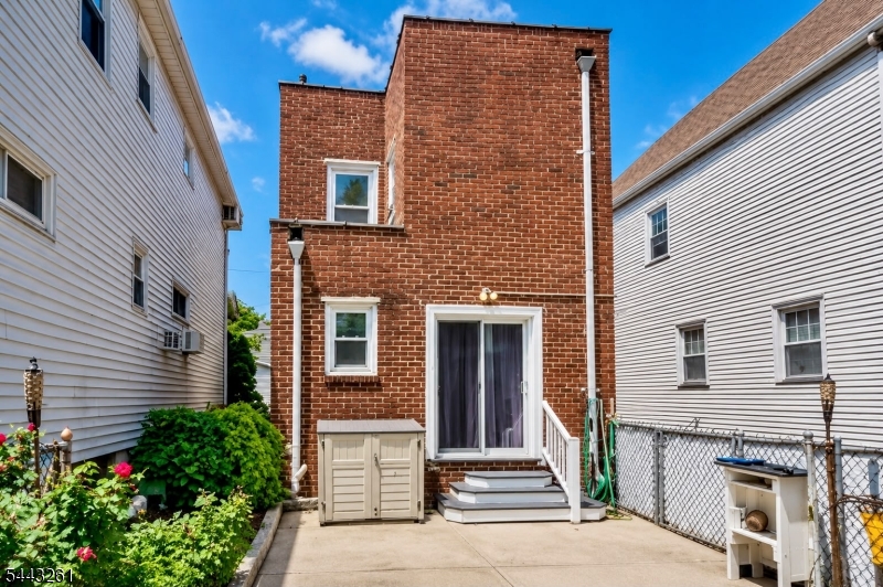116 Brighton Ave Property Photo 1