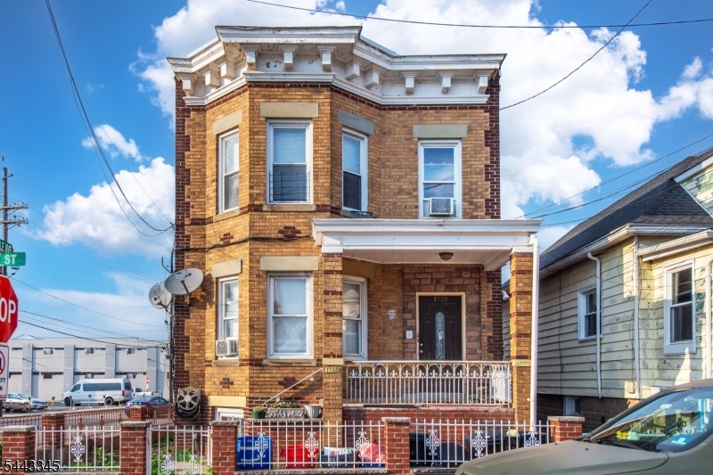 1730 41st St Property Photo 2
