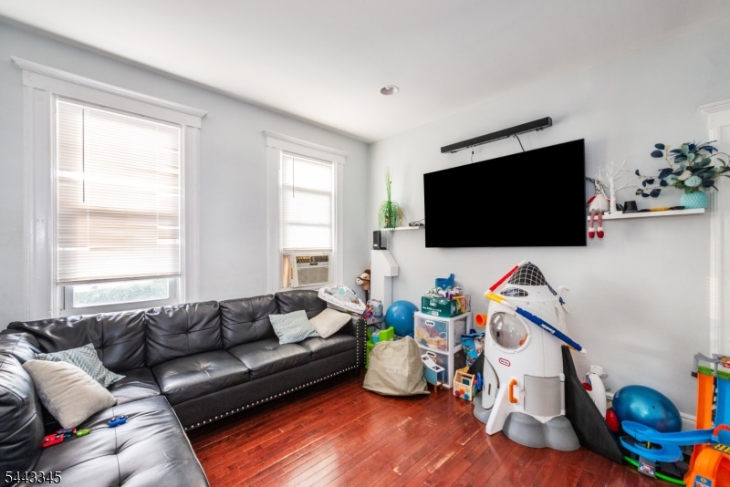1730 41st St Property Photo 4