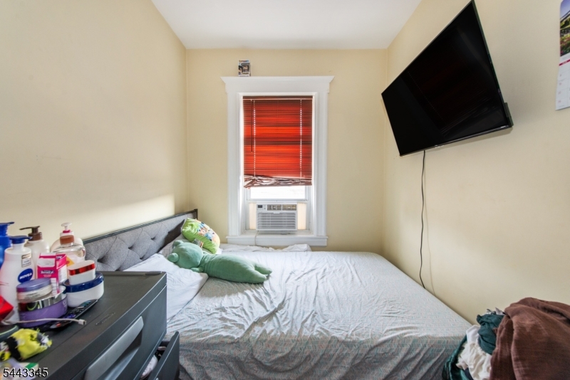 1730 41st St Property Photo 5