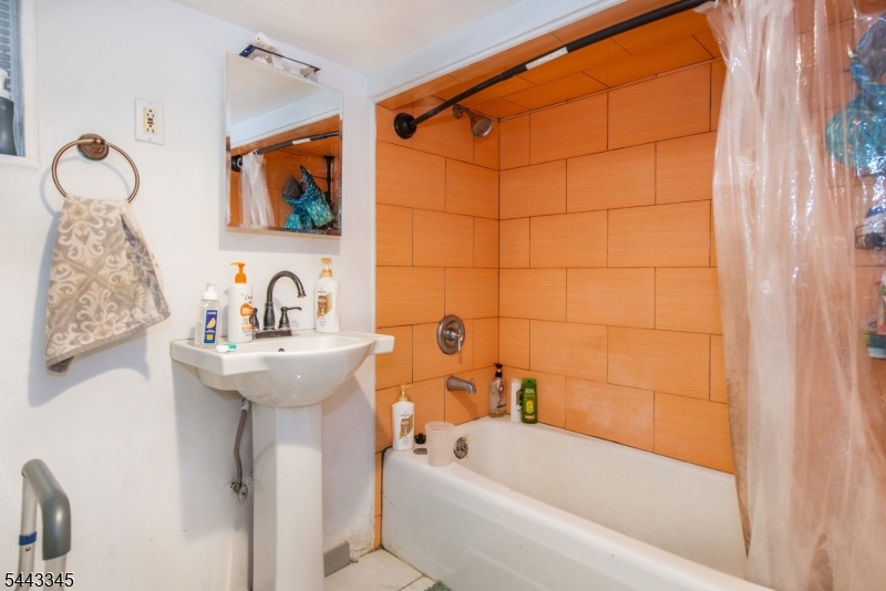 1730 41st St Property Photo 17