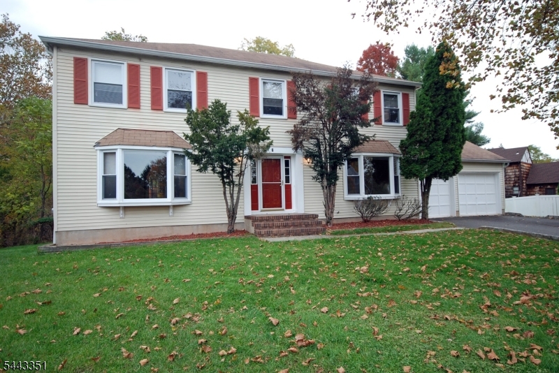 6 Heather Ln Property Photo 2