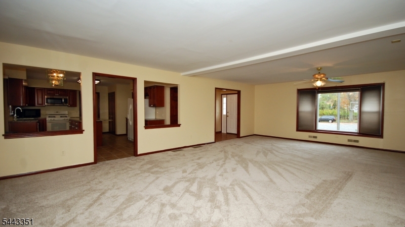 6 Heather Ln Property Photo 3