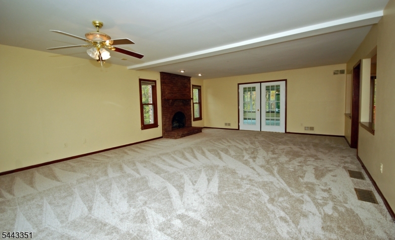 6 Heather Ln Property Photo 4