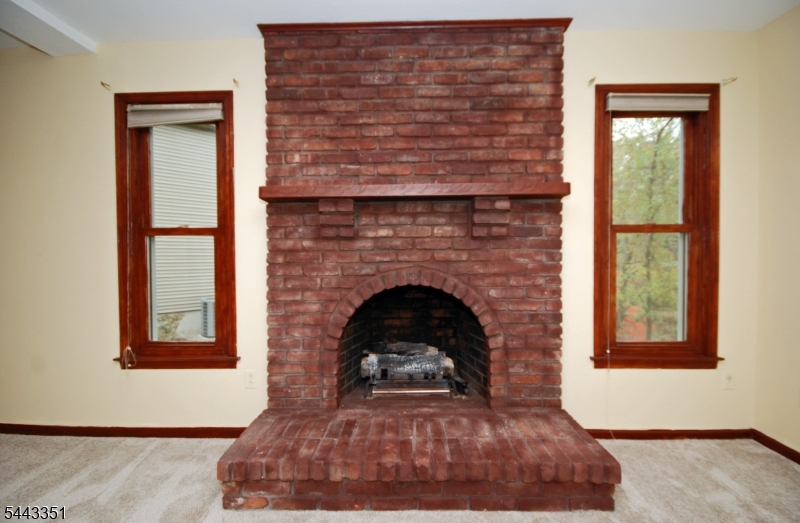 6 Heather Ln Property Photo 5