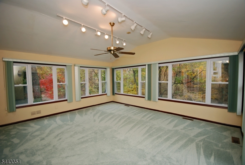 6 Heather Ln Property Photo 7