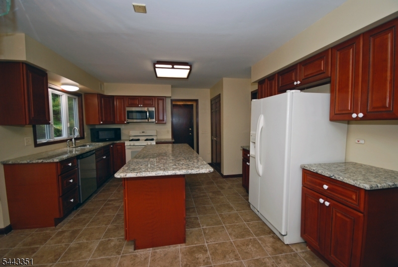 6 Heather Ln Property Photo 8