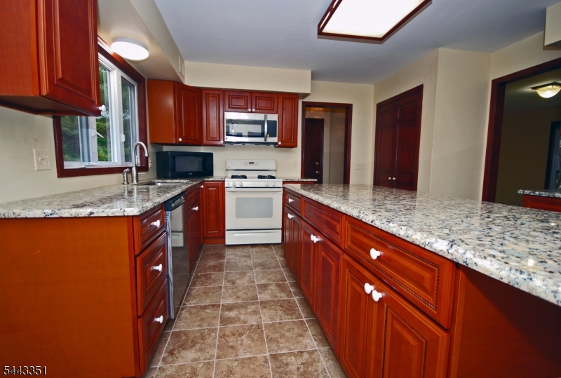 6 Heather Ln Property Photo 9