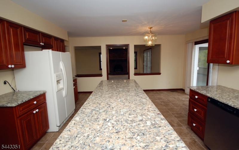 6 Heather Ln Property Photo 10