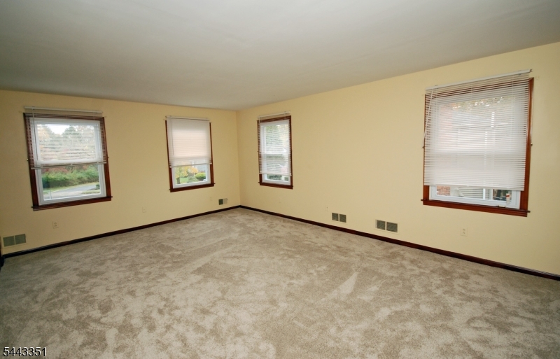 6 Heather Ln Property Photo 19