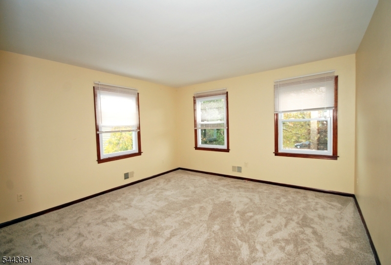 6 Heather Ln Property Photo 20