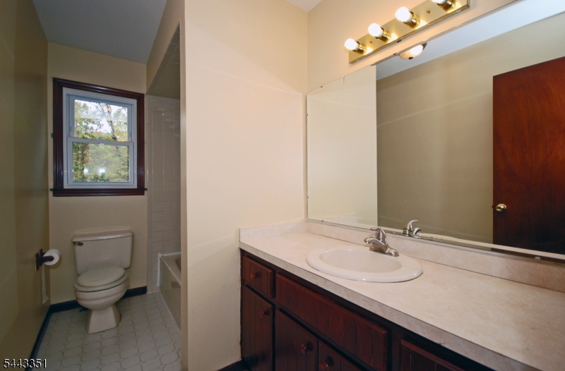 6 Heather Ln Property Photo 22