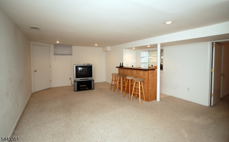 6 Heather Ln Property Photo 23