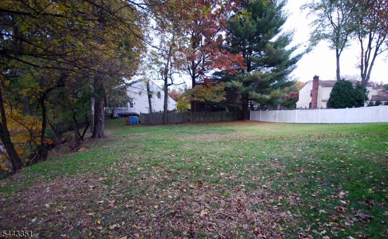 6 Heather Ln Property Photo 28