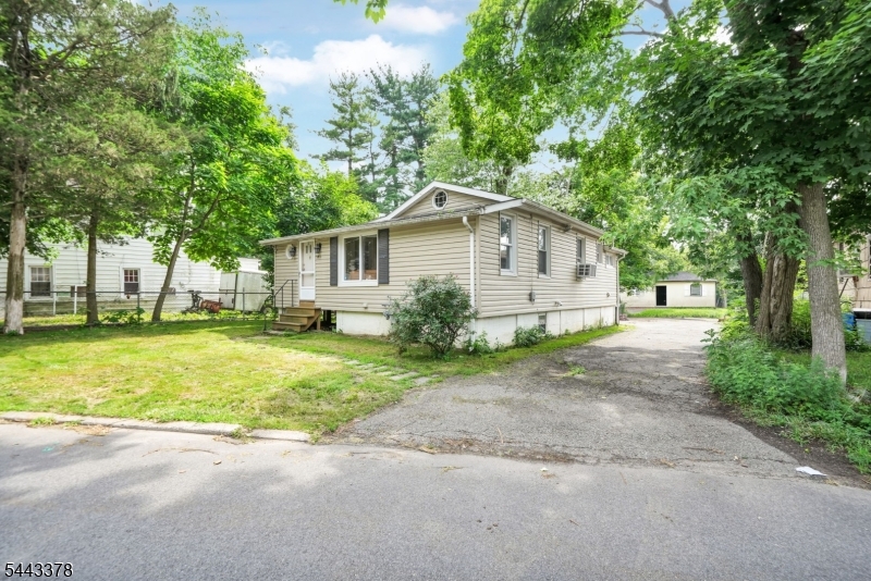 191 Fayette Ave Property Photo 2