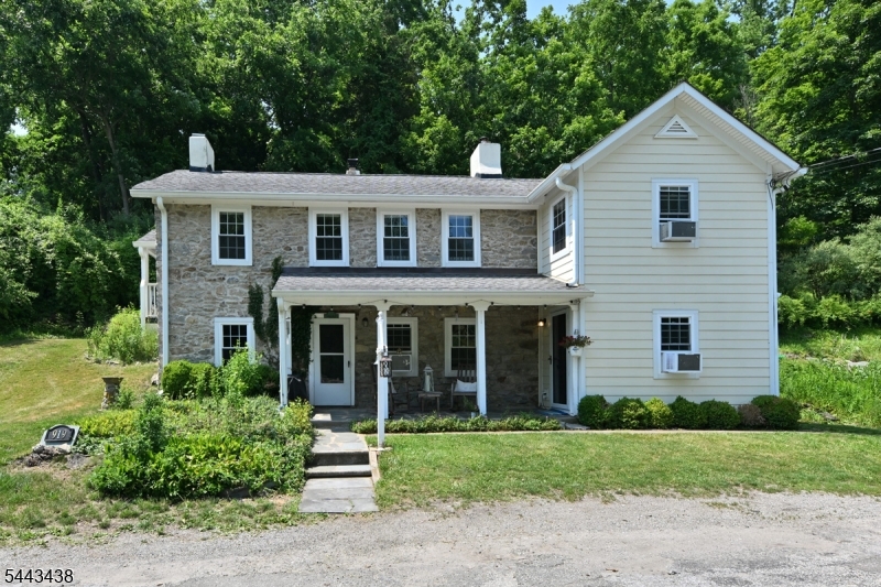 919 Wall St Property Photo 1