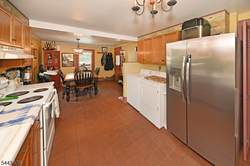 919 Wall St Property Photo 5