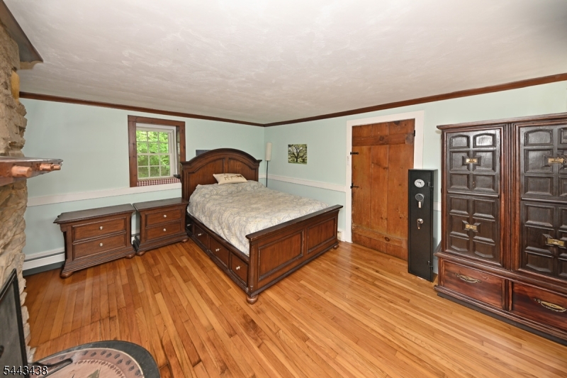 919 Wall St Property Photo 12
