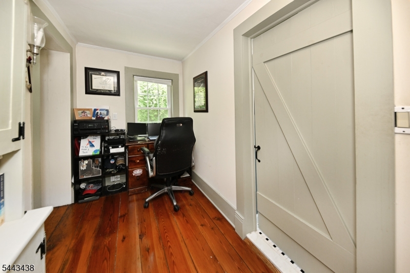 919 Wall St Property Photo 14