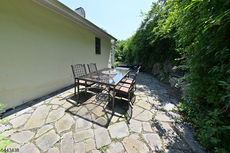 919 Wall St Property Photo 18