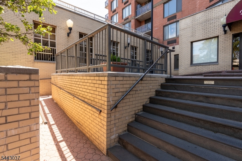 415 Newark St 5a Property Photo 2
