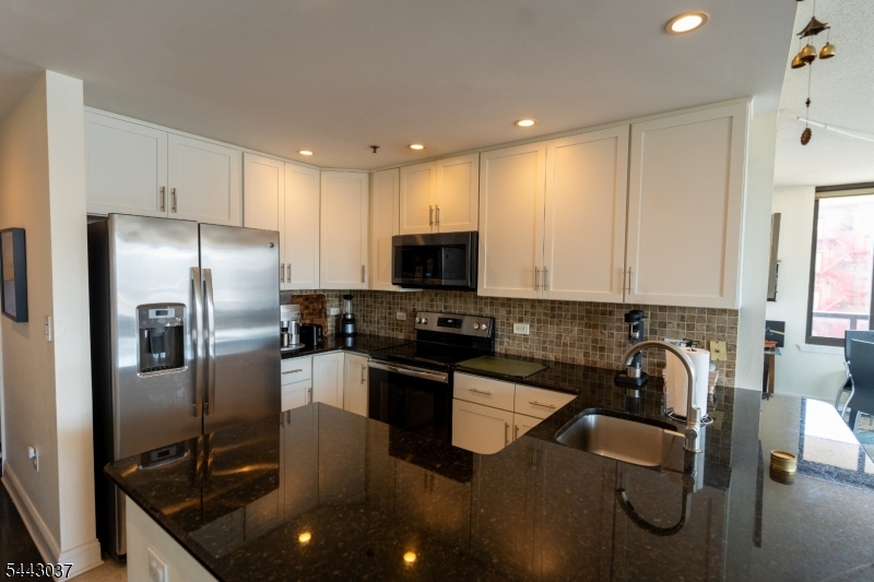 415 Newark St 5a Property Photo 7