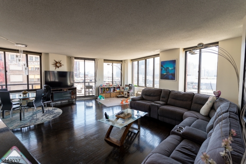 415 Newark St 5a Property Photo 10