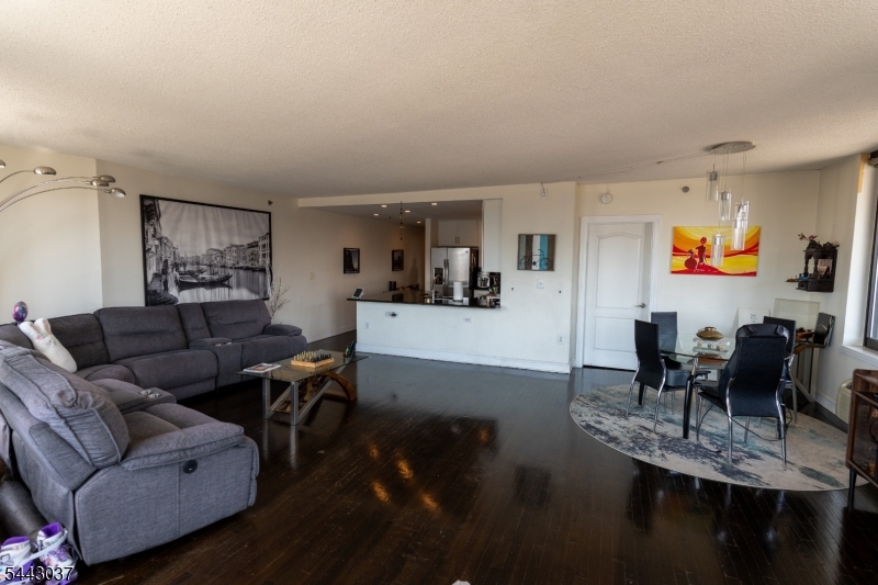 415 Newark St 5a Property Photo 12