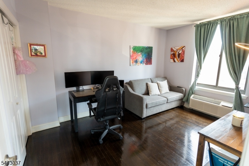 415 Newark St 5a Property Photo 19