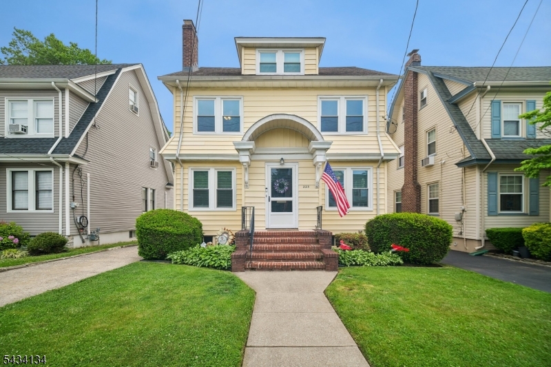 223 Keats Ave Property Photo 1