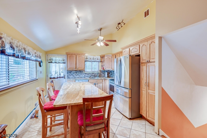 228 Henry Ct Property Photo 4