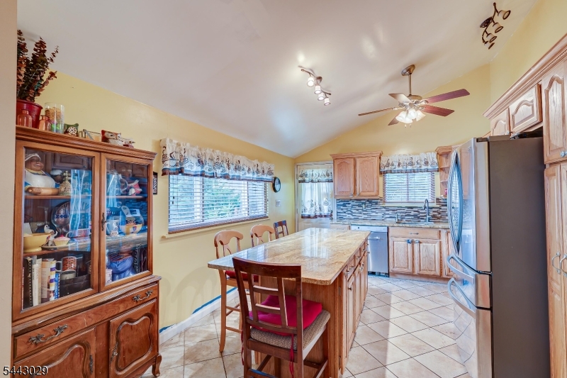 228 Henry Ct Property Photo 5