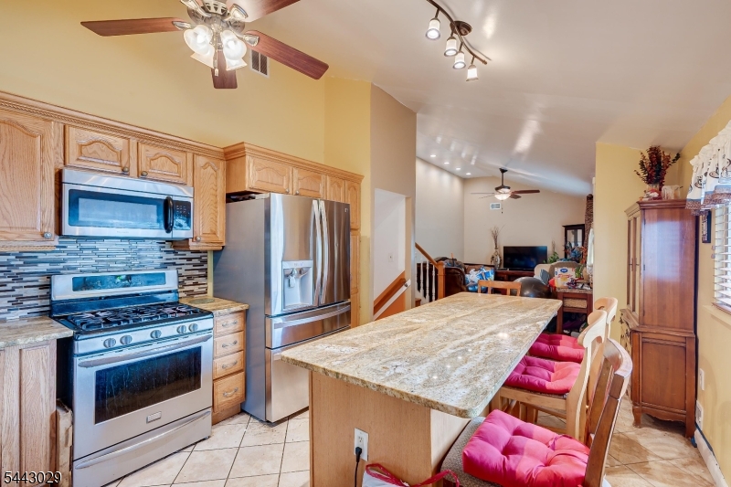 228 Henry Ct Property Photo 6