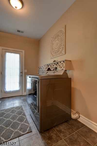 32 Dyer Rd Property Photo 18