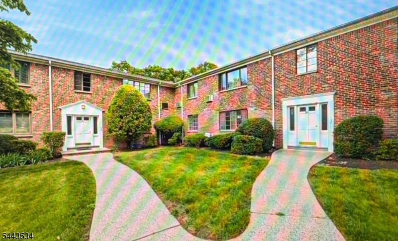 26 Troy Dr B Property Photo 1