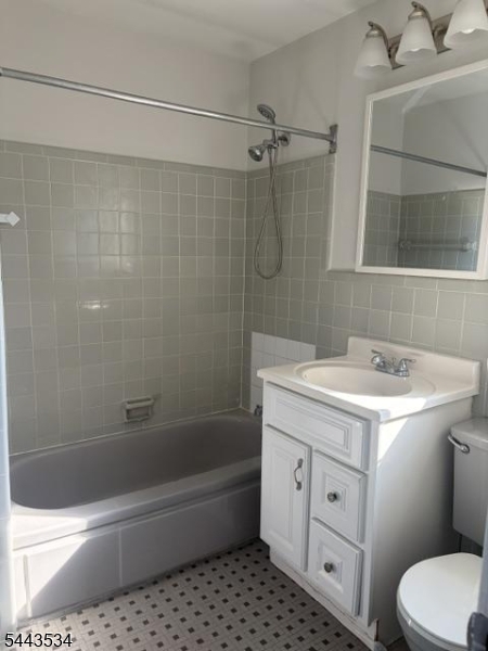 26 Troy Dr B Property Photo 3