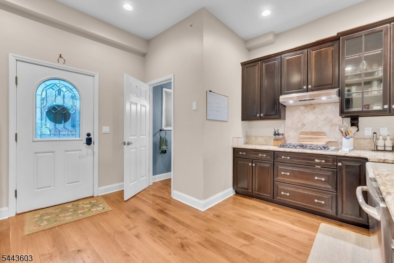 28 Sunset Ter 5 Property Photo 8