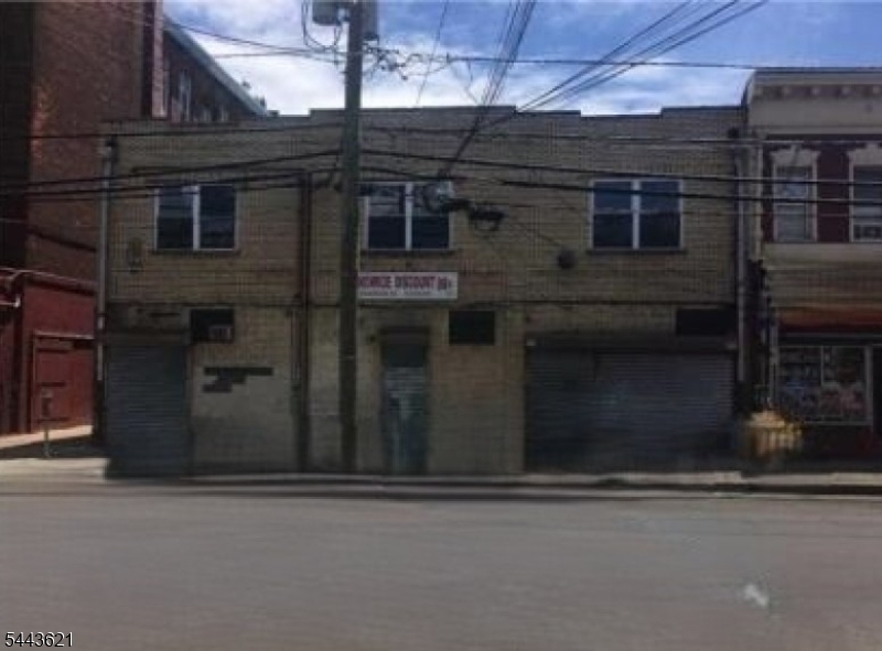 189 Monroe St Property Photo 1
